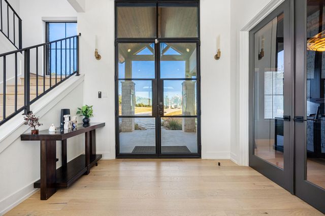 5001 Creek Meadow CV, Spicewood, TX 78669