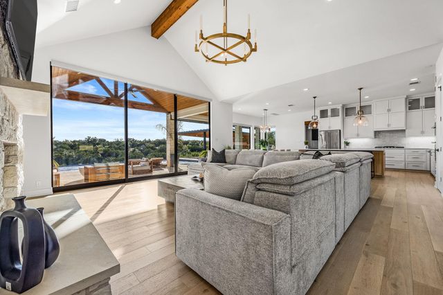 5001 Creek Meadow CV, Spicewood, TX 78669