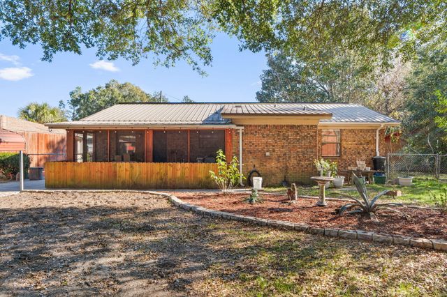 212 Aza Place, Crestview, FL 32539