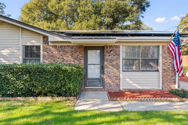 212 Aza Place, Crestview, FL 32539