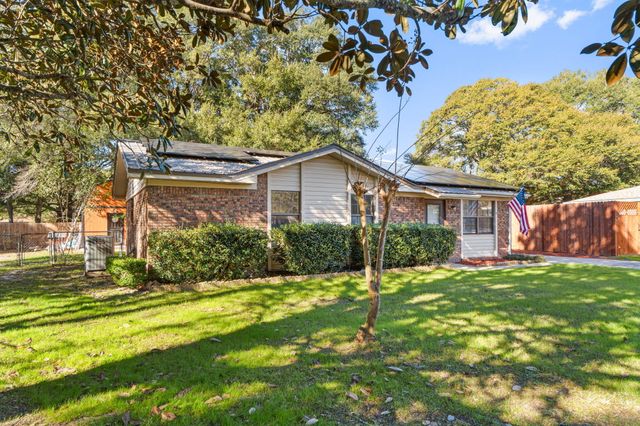 212 Aza Place, Crestview, FL 32539