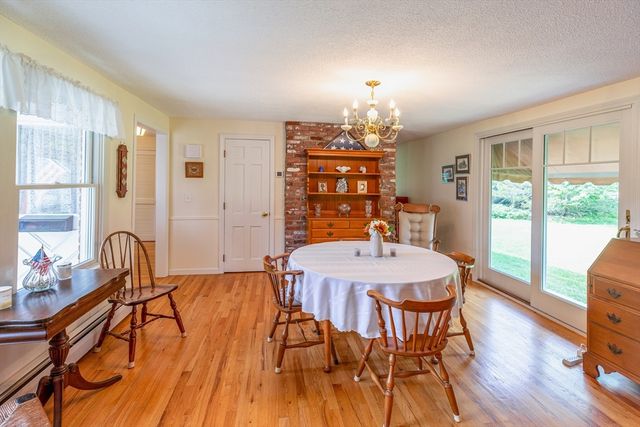 6 Cracstone Rd, Plymouth, MA 02360