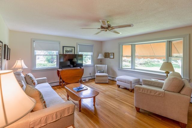 6 Cracstone Rd, Plymouth, MA 02360