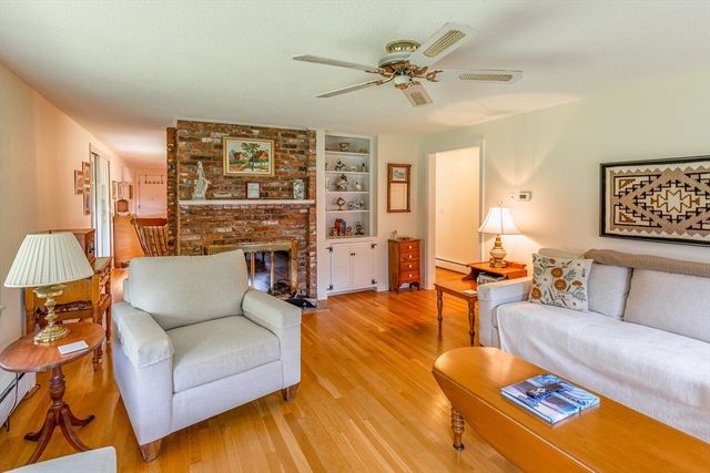 6 Cracstone Rd, Plymouth, MA 02360