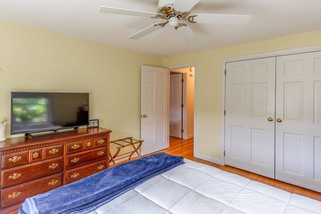 6 Cracstone Rd, Plymouth, MA 02360