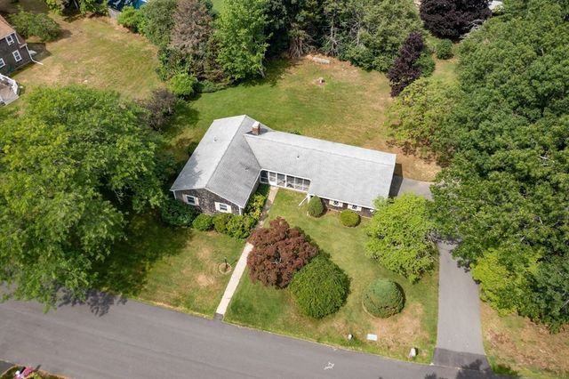 6 Cracstone Rd, Plymouth, MA 02360