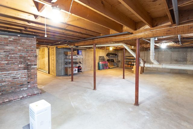 6 Cracstone Rd, Plymouth, MA 02360