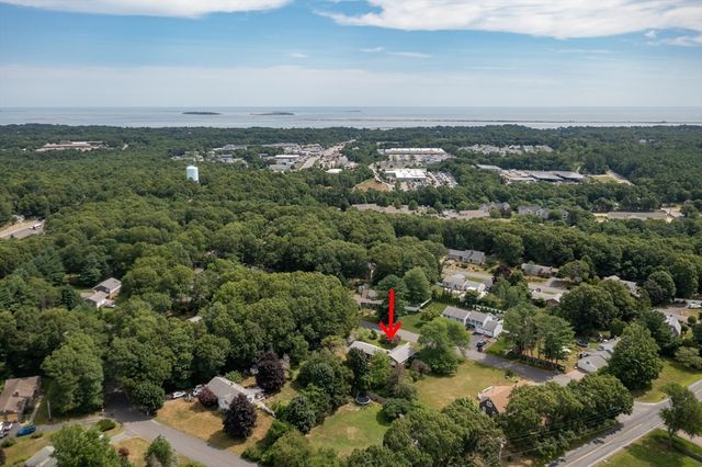 6 Cracstone Rd, Plymouth, MA 02360