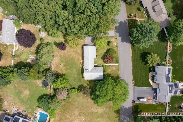 6 Cracstone Rd, Plymouth, MA 02360