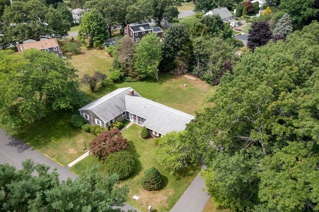 6 Cracstone Rd, Plymouth, MA 02360