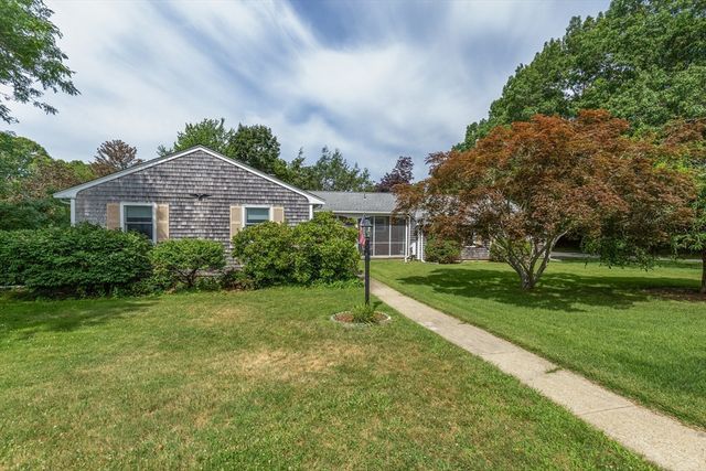 6 Cracstone Rd, Plymouth, MA 02360