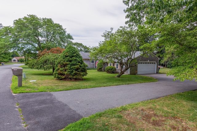 6 Cracstone Rd, Plymouth, MA 02360