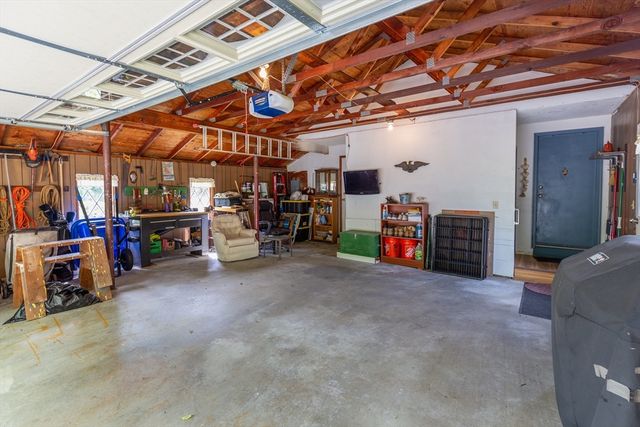 6 Cracstone Rd, Plymouth, MA 02360