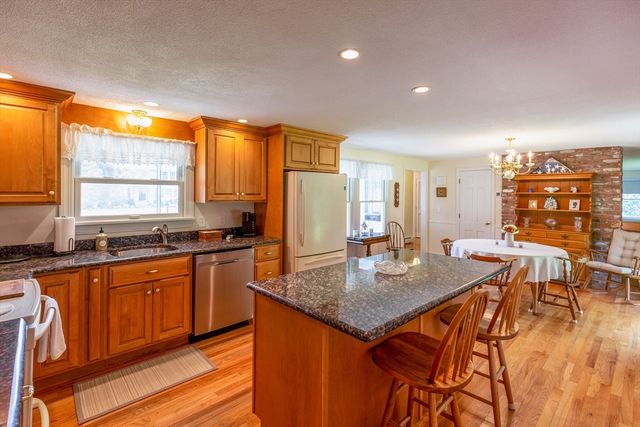 6 Cracstone Rd, Plymouth, MA 02360