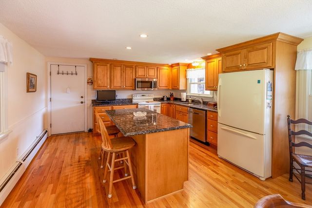6 Cracstone Rd, Plymouth, MA 02360