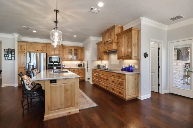 8701 Oakland Court, Granbury, TX 76049