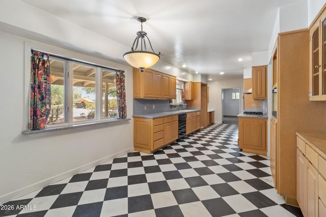 4140 E SAN MIGUEL Avenue, Phoenix, AZ 85018