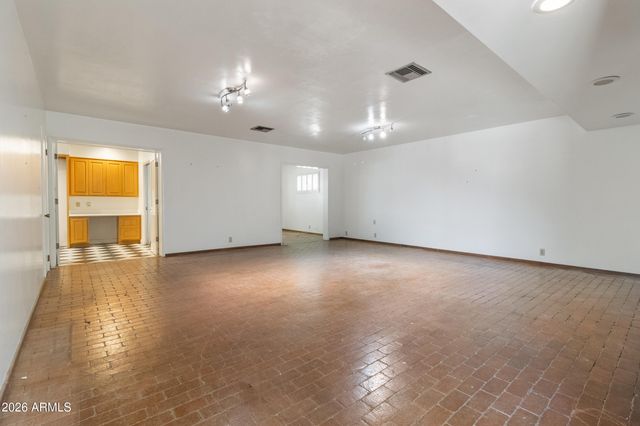4140 E SAN MIGUEL Avenue, Phoenix, AZ 85018