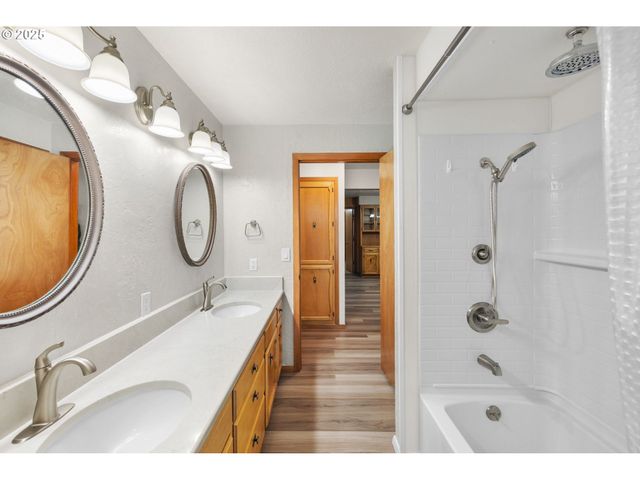 1628 MISTWOOD Dr, Keizer, OR 97303