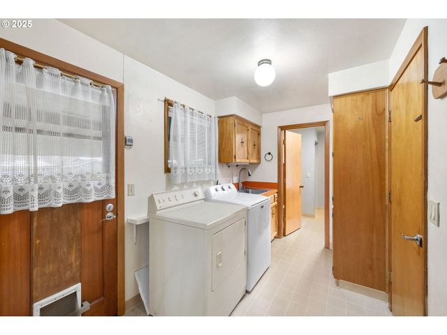 1628 MISTWOOD Dr, Keizer, OR 97303