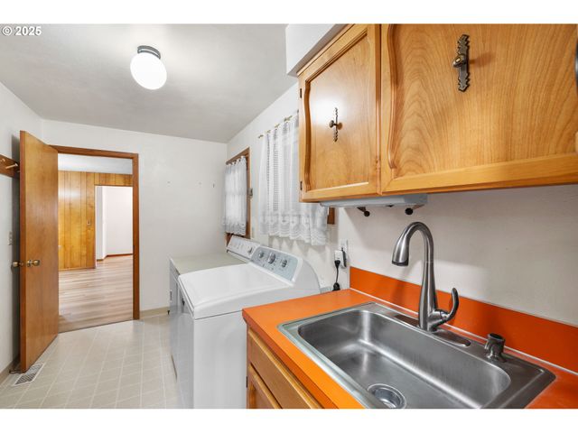 1628 MISTWOOD Dr, Keizer, OR 97303