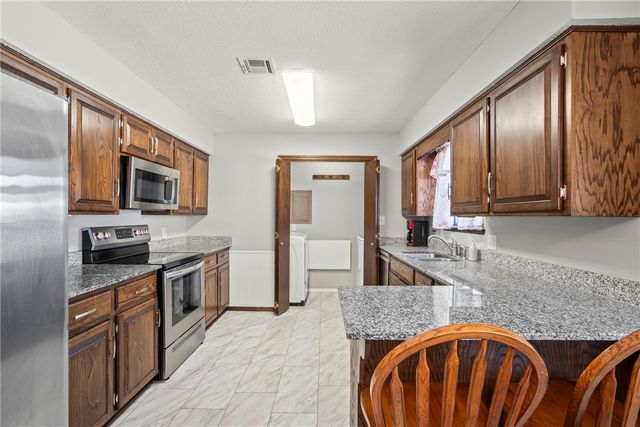 2019 W Tulsa Street, Siloam Springs, AR 72761