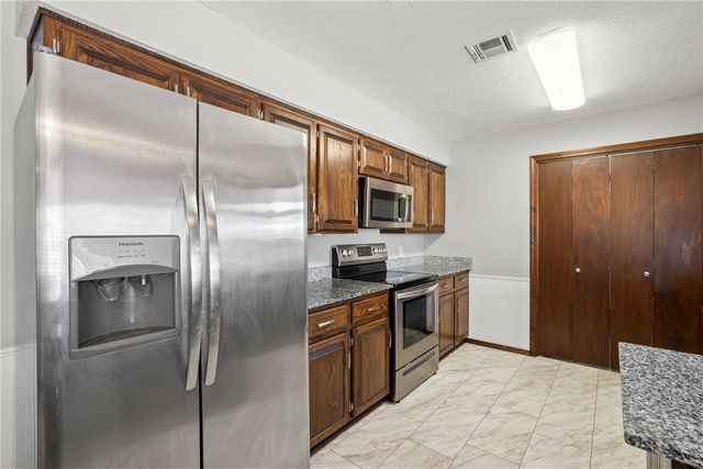 2019 W Tulsa Street, Siloam Springs, AR 72761