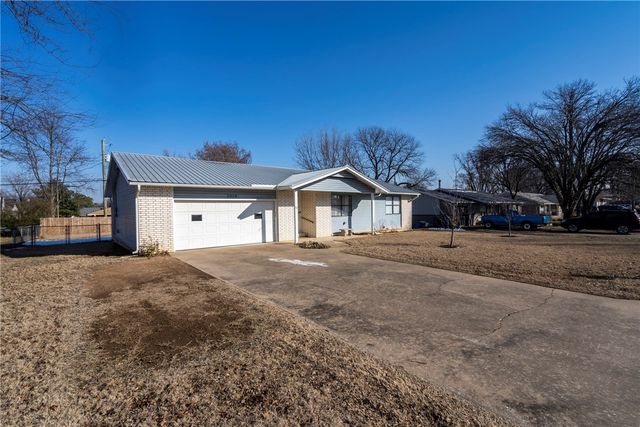 2019 W Tulsa Street, Siloam Springs, AR 72761