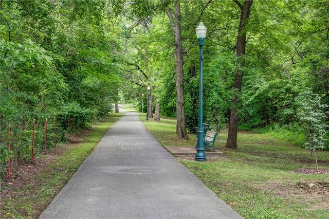 2019 W Tulsa Street, Siloam Springs, AR 72761