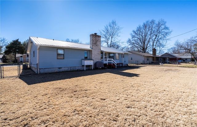 2019 W Tulsa Street, Siloam Springs, AR 72761