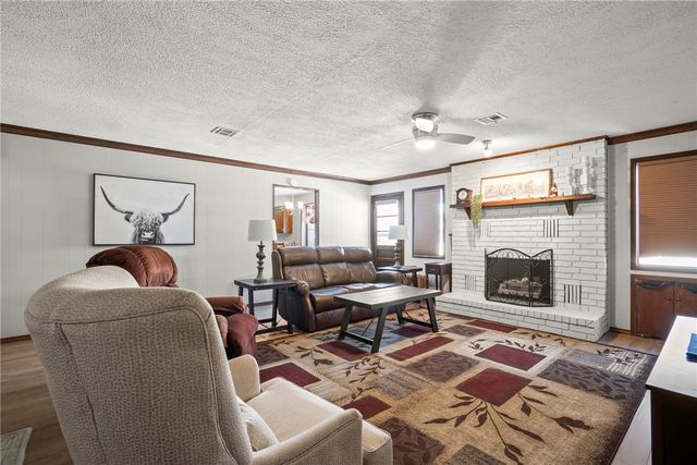 2019 W Tulsa Street, Siloam Springs, AR 72761