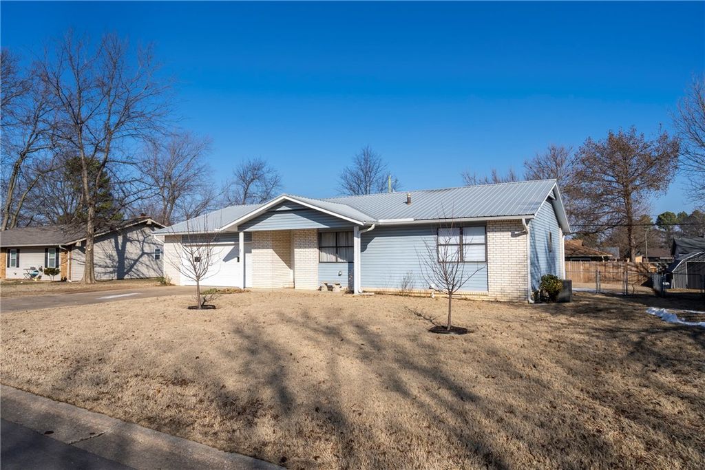 2019 W Tulsa Street, Siloam Springs, AR 72761