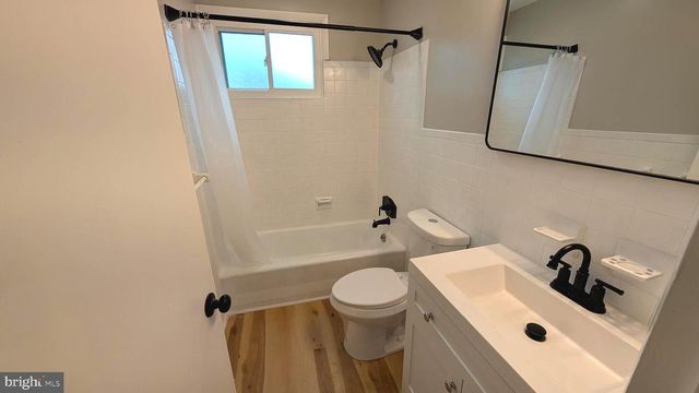 70 HELLERS CHURCH RD, Leola, PA 17540