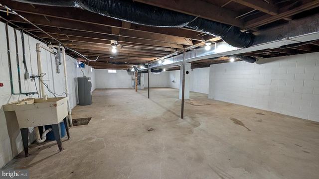 70 HELLERS CHURCH RD, Leola, PA 17540