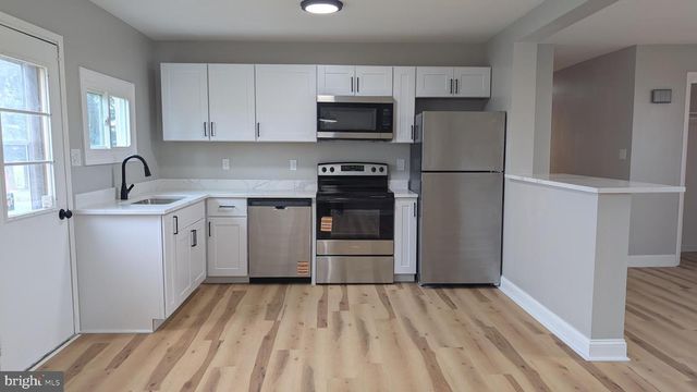 70 HELLERS CHURCH RD, Leola, PA 17540