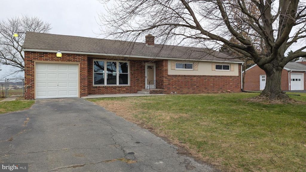 70 HELLERS CHURCH RD, Leola, PA 17540