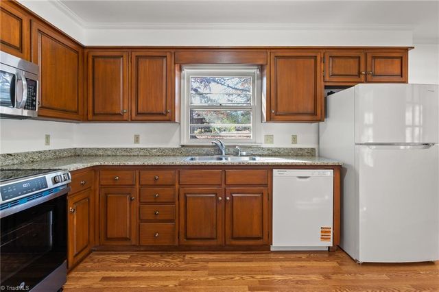 707 Willowmoore Avenue, Thomasville, NC 27360