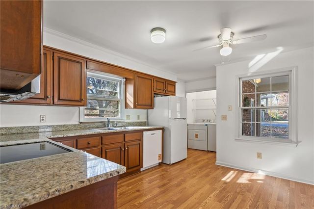 707 Willowmoore Avenue, Thomasville, NC 27360