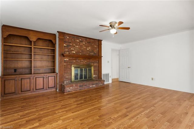 707 Willowmoore Avenue, Thomasville, NC 27360