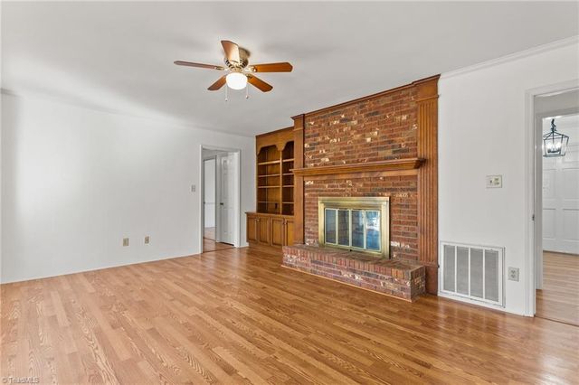 707 Willowmoore Avenue, Thomasville, NC 27360