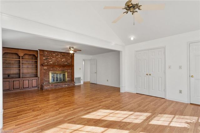 707 Willowmoore Avenue, Thomasville, NC 27360