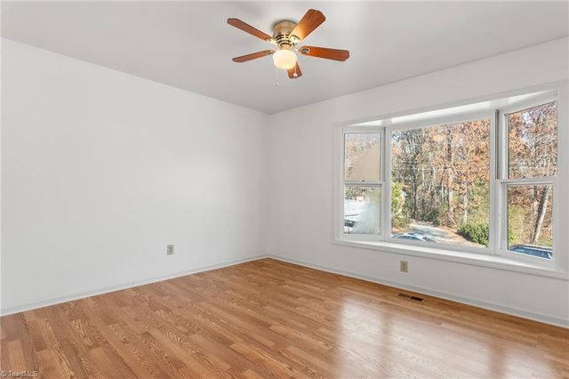 707 Willowmoore Avenue, Thomasville, NC 27360