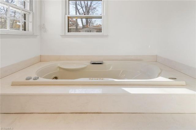 707 Willowmoore Avenue, Thomasville, NC 27360