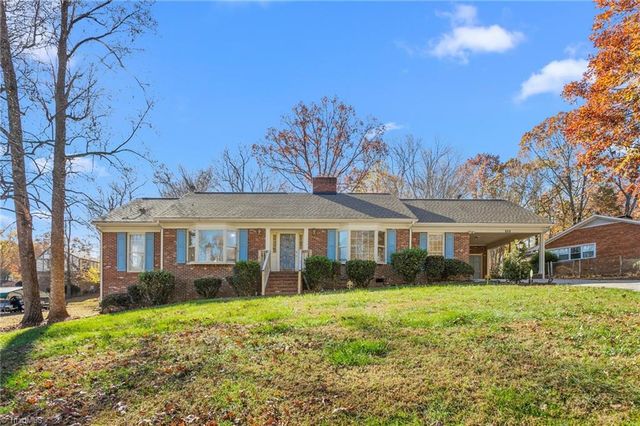 707 Willowmoore Avenue, Thomasville, NC 27360