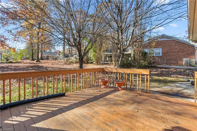 707 Willowmoore Avenue, Thomasville, NC 27360