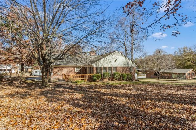 707 Willowmoore Avenue, Thomasville, NC 27360