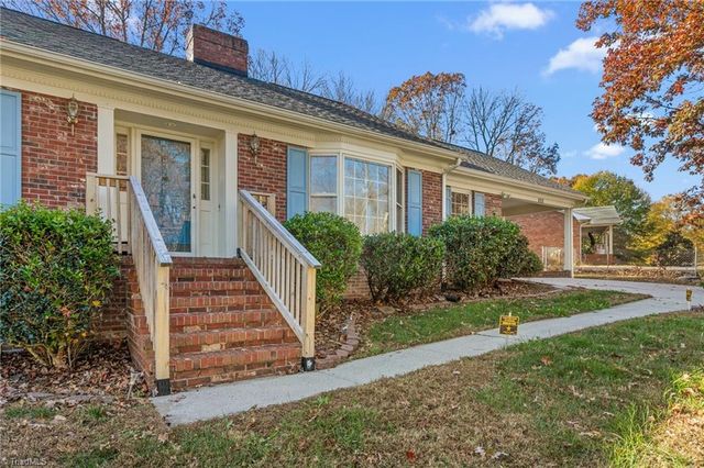 707 Willowmoore Avenue, Thomasville, NC 27360