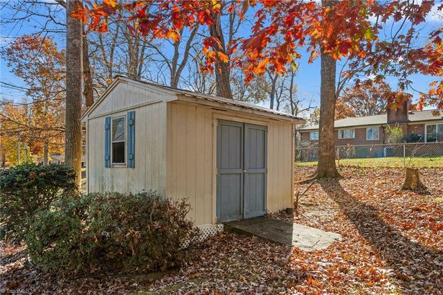 707 Willowmoore Avenue, Thomasville, NC 27360