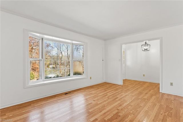 707 Willowmoore Avenue, Thomasville, NC 27360