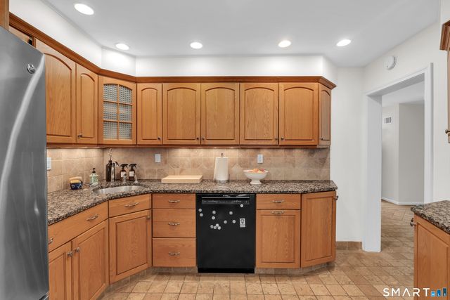 62 Edgewood Way, New Haven, CT 06515